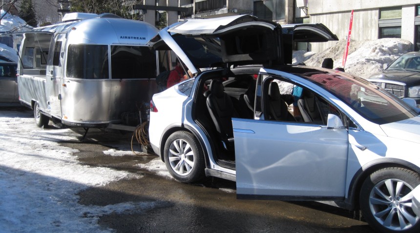 Caravan Tesla X.jpg