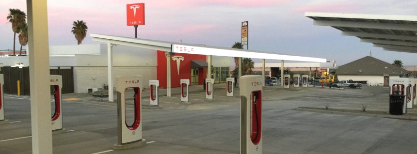 049 Evolu5 Tesla S charger