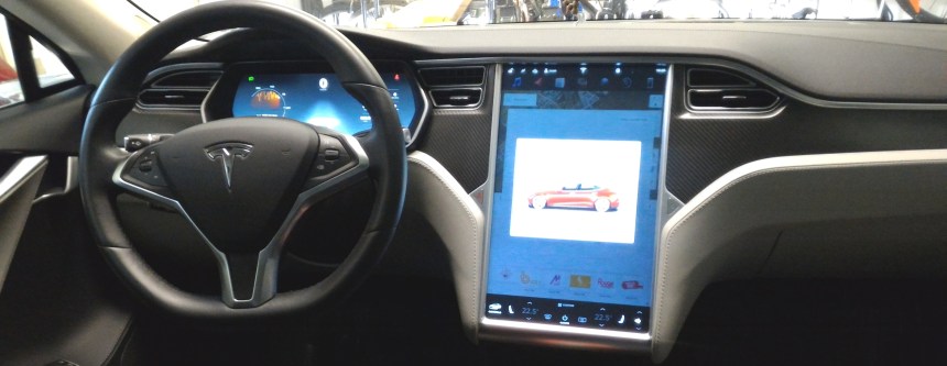 051 Evolu7 Tesla S dash