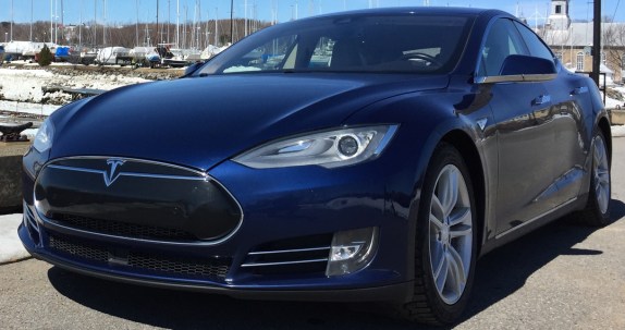 051 Evolu7 Tesla S front