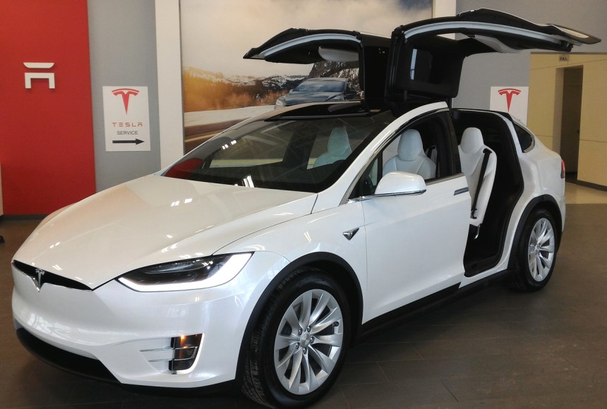 051 Evolu7 Tesla X