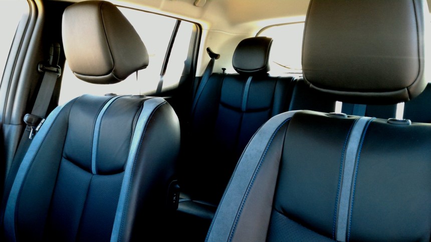 056 Leaf 18 Seats cuir