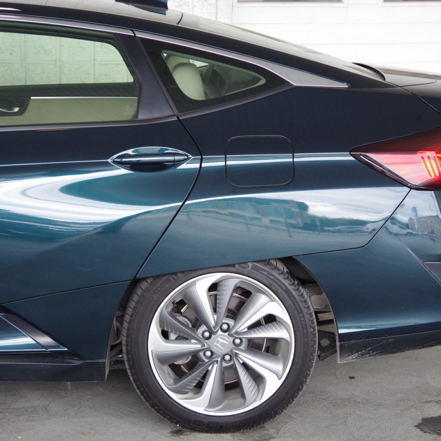 074 Honda Clarity Back side