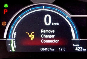 074 Honda Clarity Charge warn.jpg