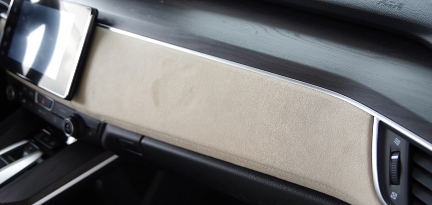 074 Honda Clarity Dash dirty