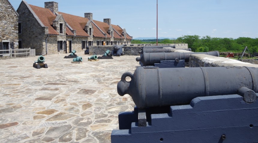 077 NE USA Fort.jpg