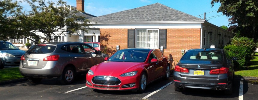 078 NE USA Port Inn.jpg