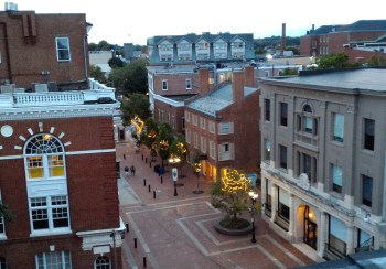 078 NE USA Salem Roof.jpg