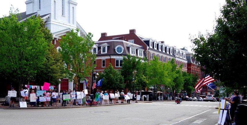 078 NE USA Port Manif.jpg