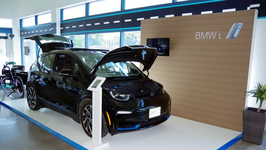 080 PnD ShoRoom2.jpg