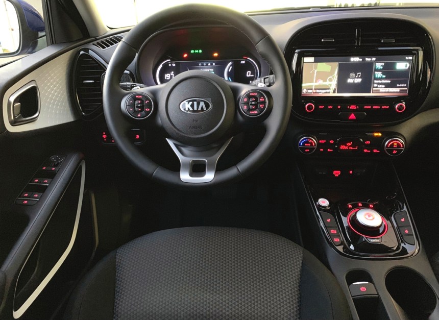 083 KiaSoul Dash.jpg